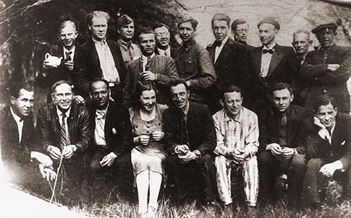 После операции по удалению аппендицита с коллективом оркестра ВРК. Центральный фронт, 1942 г.