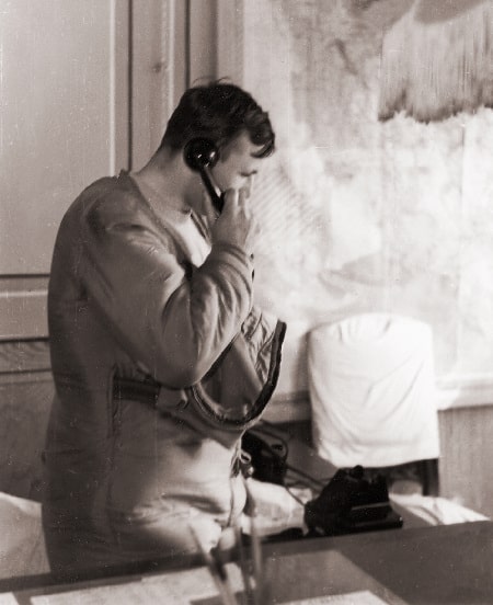 Юрий Гагарин по телефону докладывает о совершённом полёте, 12 апреля 1961 года