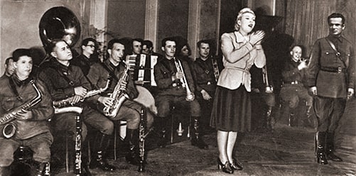 Концерт для дальневосточной делегации, доставившей продовольствие в блокадный Ленинград, 1942 год