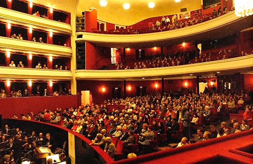 Зрительный зал Московского театра оперетты