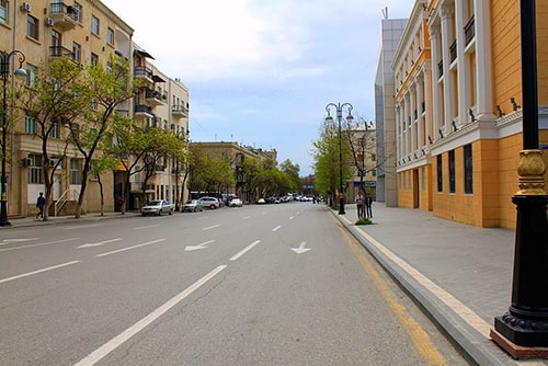 Улица Рашида Бейбутова в Баку