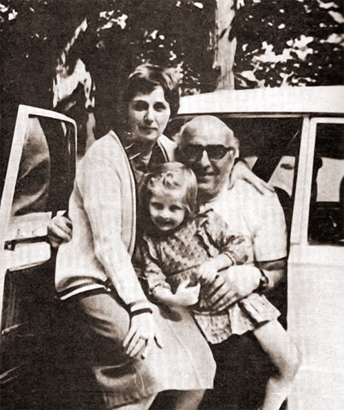 Владимир Канделаки с дочерью Нателлой и внучкой Катей. 1983 год