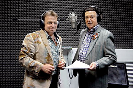 Аркадий Хоралов и Иосиф Кобзон в студии звукозаписи (фотография с сайта horalov.ru)