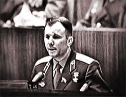 Юрий Гагарин в Кремлёвском Дворце съездов